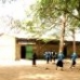 La cour de l'école du marché à Sahr